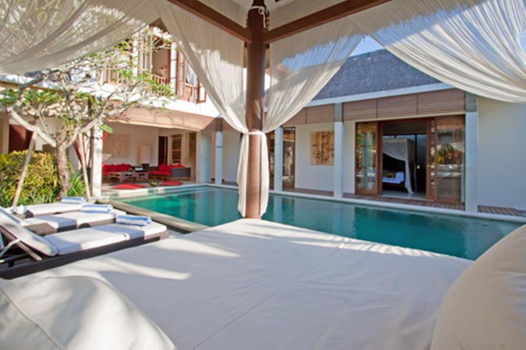 Arwana Estate Villa เซมินยัค ภายนอก รูปภาพ