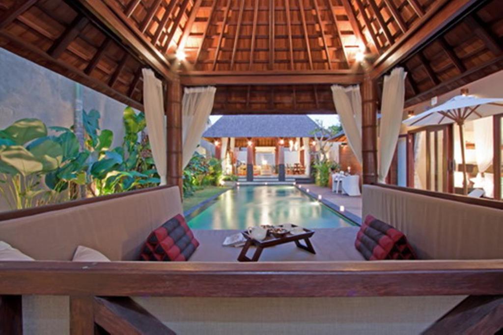 Arwana Estate Villa เซมินยัค ภายนอก รูปภาพ