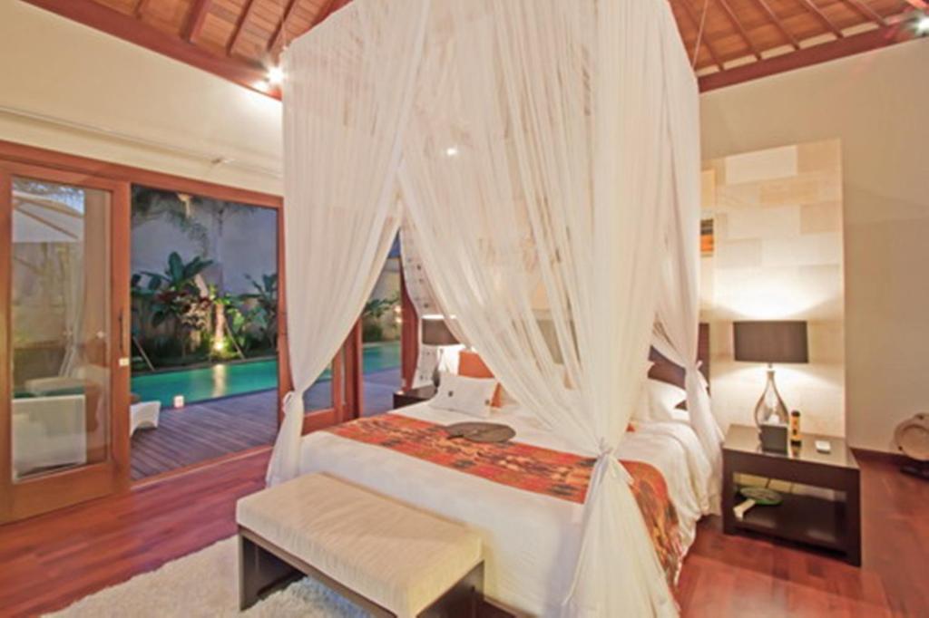 Arwana Estate Villa เซมินยัค ภายนอก รูปภาพ