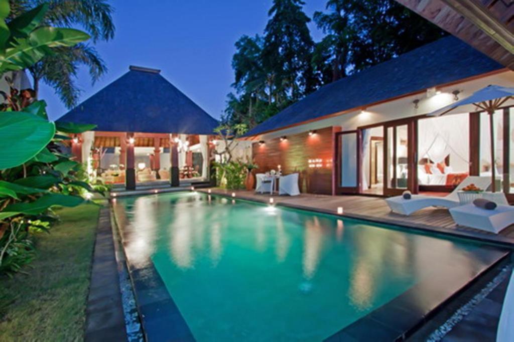 Arwana Estate Villa เซมินยัค ภายนอก รูปภาพ