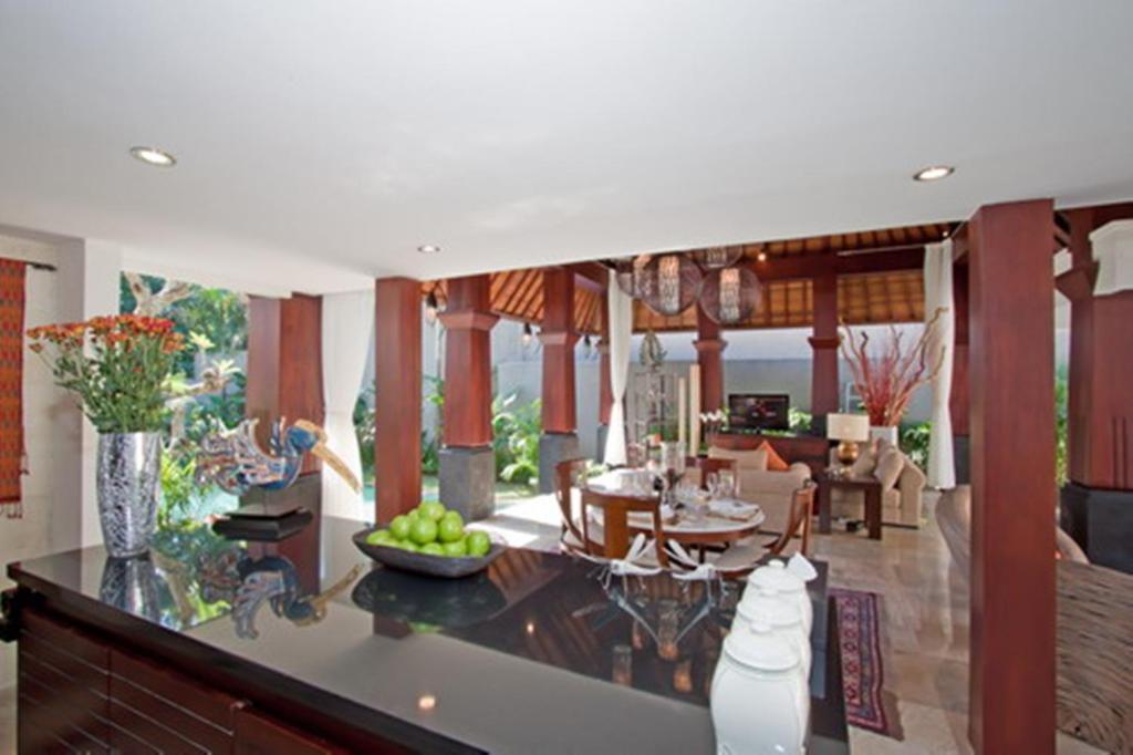 Arwana Estate Villa เซมินยัค ภายนอก รูปภาพ